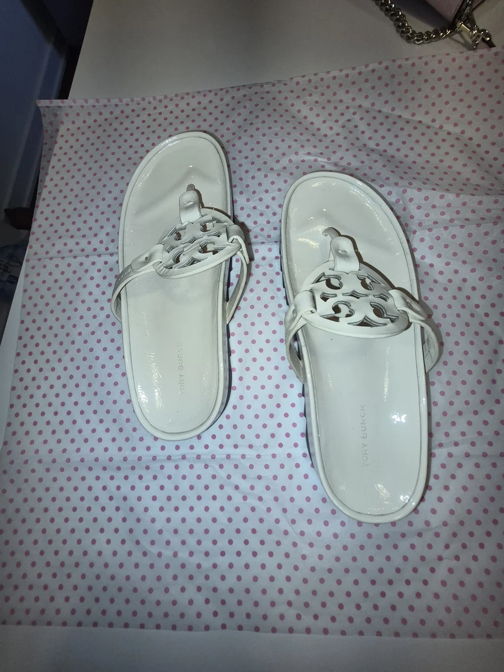 Girls White Logo-Accent Thong Sandals Size 8.5